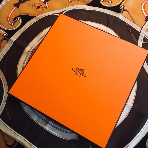 Gorgeous Hermès Silk Scarf - Washington Carriage - Picture 3 of 4